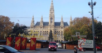 Rathausplatz Aufbau Wiener Christkindlmarkt