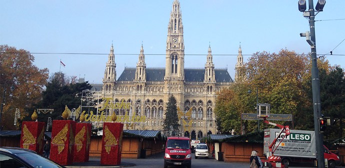 Rathausplatz Aufbau Wiener Christkindlmarkt