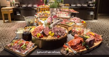 Wunderbrunch in der Wunderkammer Wunderbrunch in der Wunderkammer des Renaissance Hotel Wien
