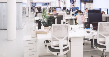 Ergonomie und Effizienz im Büroalltag: Moderne Lösungen für Arbeitsplatzgestaltung